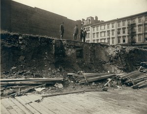 Un homme non identifié, Dr. Whelpley, E. Trask et le juge W.B. Douglas